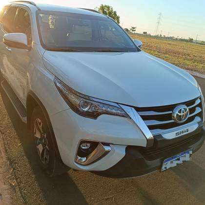 TOYOTA HILUX SW4 2.8 SRX DIAMOND 4X4 7 LUGARES 16V TURBO INTERCOOLER DIESEL 4P AUTOMÁTICO